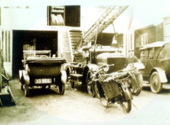 Browns Garage Historical Image 3